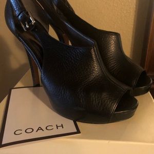 Black coach heels 👠